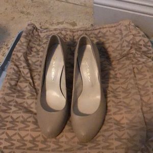 Beige round toe heels